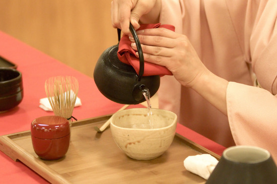 女人喝茶要行扣茶禮嗎，叩茶禮女士能用嗎？