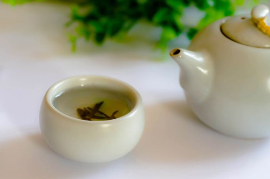綠茶碧螺春怎么泡簡(jiǎn)易步驟，沖泡碧螺春的十二步驟口訣