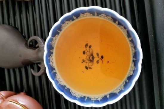大紅袍第一泡要倒掉嗎，洗茶水需倒掉但第一泡出湯