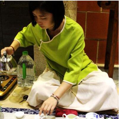 女士喝茶的手勢(shì)，女人正確喝茶手勢(shì)姿勢(shì)圖
