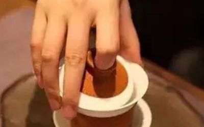 三才蓋碗的正確拿法，三才蓋碗抓碗法圖解