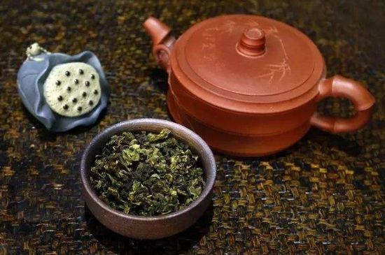泡大紅袍、肉桂和水仙可以用一個(gè)紫砂壺嗎，可以摻一起沖泡么？