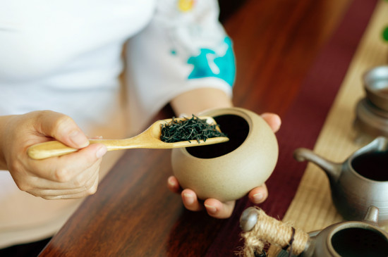 女人喝茶要行扣茶禮嗎，叩茶禮女士能用嗎？