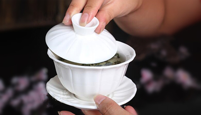 三才蓋碗的正確拿法，三才蓋碗抓碗法圖解