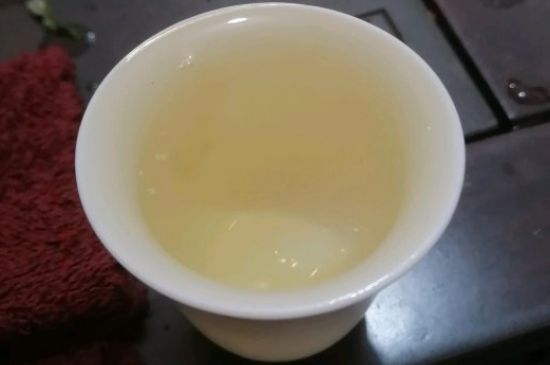 春茶上市白茶的好壞怎么區(qū)分，春白茶怎么分辨好不好？