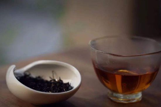 泡好的茶水放冰箱能保存多久，泡好的茶冷藏放多久？