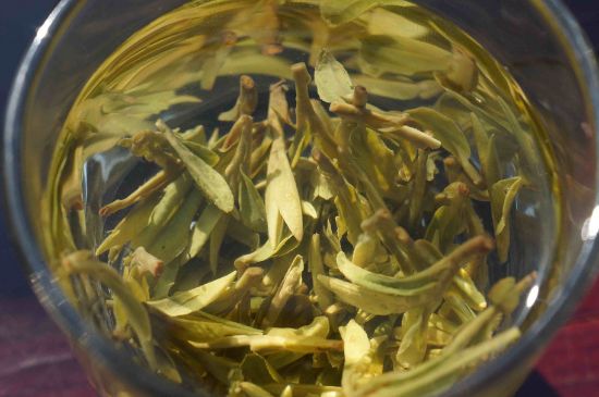 安吉白茶冷藏好還是冷凍好？這個需要根據(jù)存放時間來選擇