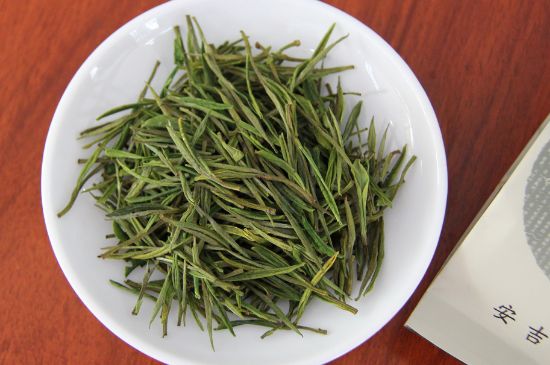 安吉白茶冷藏好還是冷凍好？這個需要根據(jù)存放時間來選擇
