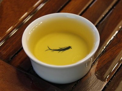 如何通過(guò)茶湯辨別好茶，<a href=http://www.urkiu.com/fenlei/ target=_blank class=infotextkey>六大茶類</a>茶湯顏色標(biāo)準(zhǔn)