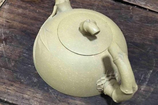 本山綠泥紫砂壺小黑點(diǎn)多嗎，真正本山綠泥會(huì)吐黑嗎？