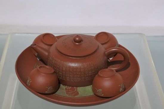 正宗紫砂壺多少錢一套，一套正宗<a href=http://www.urkiu.com/chaju/zisha/ target=_blank class=infotextkey>宜興紫砂壺</a>什么價格