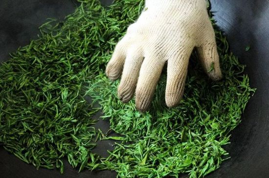 龍井茶炒茶葉怎么炒出好茶色，茶葉怎樣做出來(lái)最綠？