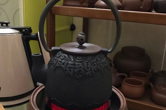 鐵壺生銹燒的水有害嗎，鐵壺內(nèi)壁生銹怎么辦