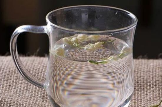 茉莉泡水禁忌，茉莉干花泡水的功效與禁忌