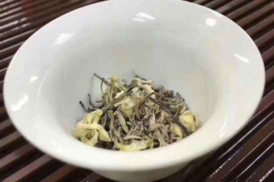 女孩喝茉莉茶的好處，茉莉茶葉的功效與禁忌