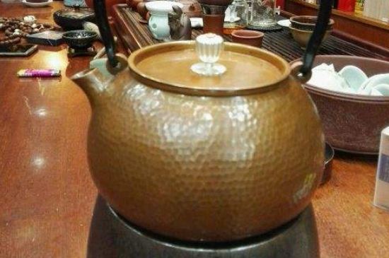 用銅壺?zé)惺裁唇?，銅壺煮水的兩大忌諱和好處