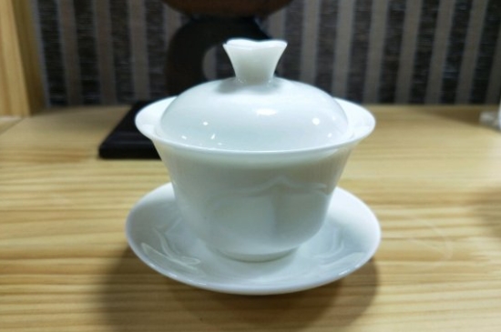 常見的七大材質(zhì)的茶具優(yōu)缺點，用什么材質(zhì)的茶具泡茶最好？