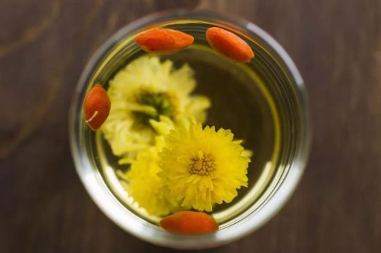 菊花茶的最佳搭配有哪幾樣，菊花茶和什么搭配喝效果好？