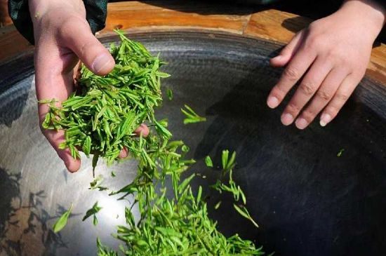 龍井茶炒茶葉怎么炒出好茶色，茶葉怎樣做出來(lái)最綠？