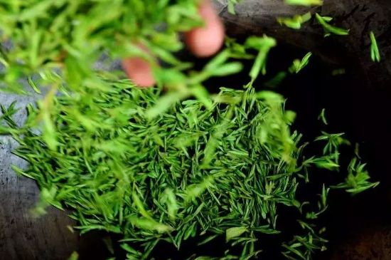 龍井茶炒茶葉怎么炒出好茶色，茶葉怎樣做出來(lái)最綠？