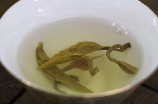 茉莉龍珠泡開后為什么都是梗，茉莉龍珠泡開后什么樣？