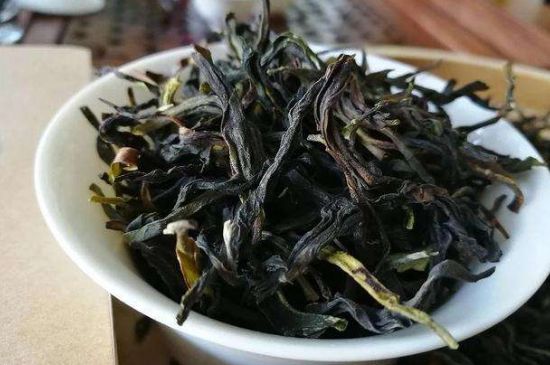 鴨屎香單叢雪片茶的特點(diǎn)，鳳凰雪片茶有什么特點(diǎn)？