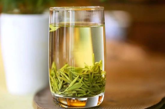 雀舌和竹葉青的區(qū)別，雀舌對比竹葉青圖片