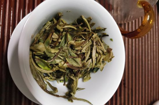 7年壽眉和2年白牡丹哪個好，老白茶壽眉與白牡丹的口感區(qū)別
