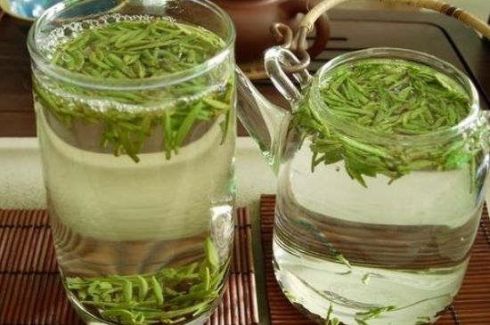 竹葉青和雀舌哪個(gè)貴，竹葉<a href=http://www.urkiu.com/fenlei/wulongcha/ target=_blank class=infotextkey>青茶</a>貴嗎？