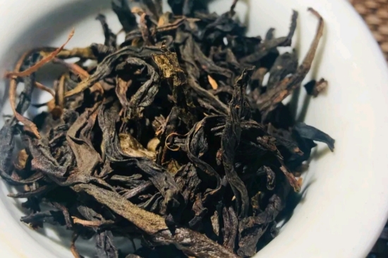 長(zhǎng)期喝巖茶會(huì)上火嗎？巖茶這樣喝了容易上火！