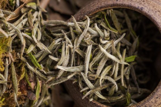 福鼎白茶要喝老的嗎，為什么喝白茶要喝老茶存新茶？