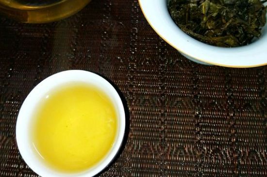一天什么時(shí)候喝黑茶最好，喝黑茶一天最佳時(shí)間和季節(jié)