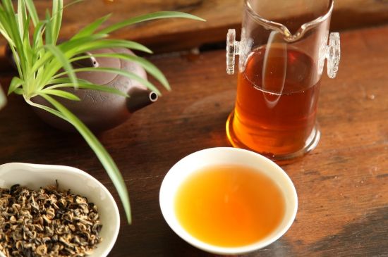 飯后多長時間喝六堡茶最好，六堡茶一天喝多少