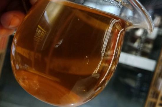 一天什么時(shí)候喝黑茶最好，喝黑茶一天最佳時(shí)間和季節(jié)