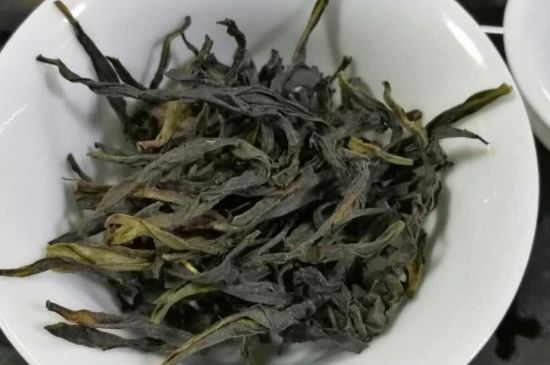 蜜蘭香和鴨屎香區(qū)別，鳳凰單樅鴨屎香vs蜜蘭香圖片對(duì)比