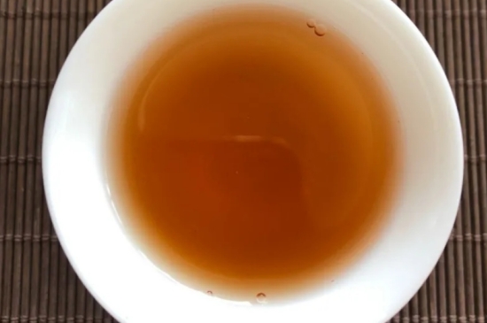 老白茶上火還是去火？夏季喝煮的老白茶會容易上火！