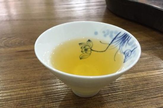 鴨屎香單叢雪片茶的特點(diǎn)，鳳凰雪片茶有什么特點(diǎn)？