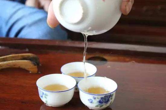 鴨屎香單叢雪片茶的特點(diǎn)，鳳凰雪片茶有什么特點(diǎn)？