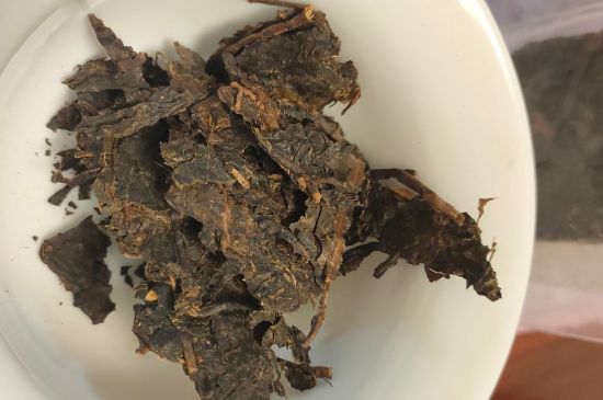 一天什么時(shí)候喝黑茶最好，喝黑茶一天最佳時(shí)間和季節(jié)