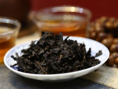 黑茶的功效與作用，長(zhǎng)期喝黑茶有什么功效？
