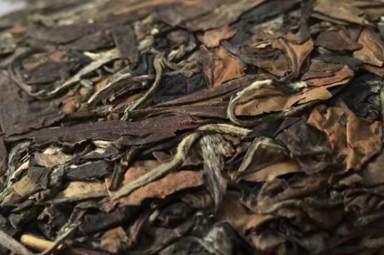 福鼎白茶要喝老的嗎，為什么喝白茶要喝老茶存新茶？