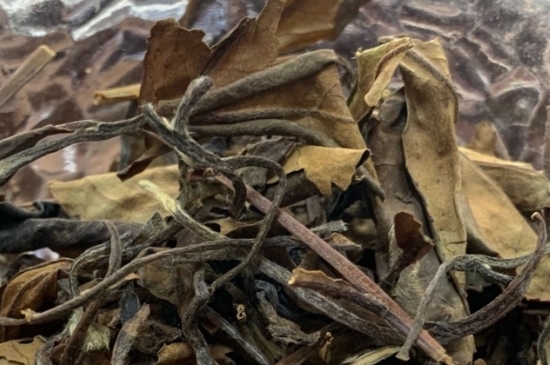老白茶上火還是去火？夏季喝煮的老白茶會容易上火！