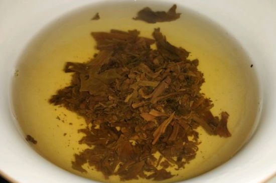 女人喝紅茶好還是喝普洱茶好，普洱茶和紅茶哪個適合女人喝