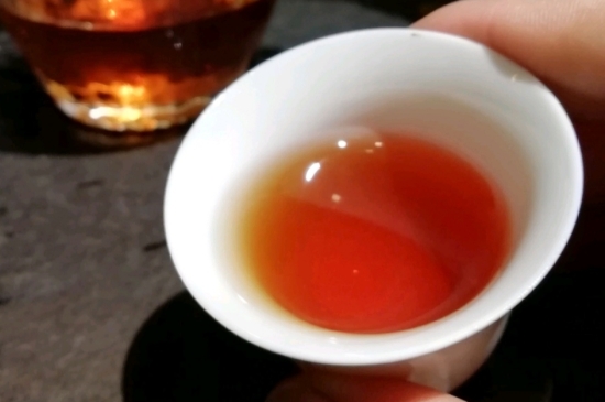 長(zhǎng)期喝巖茶會(huì)上火嗎？巖茶這樣喝了容易上火！
