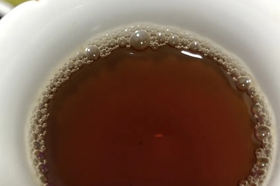 老白茶上火還是去火？夏季喝煮的老白茶會容易上火！